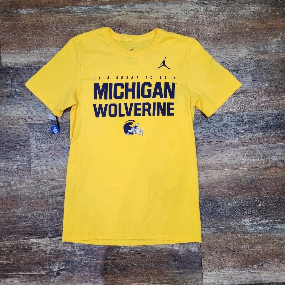 Nike Air Jordan Michigan Wolverine 2018 Football T-Shirt Size Small "NEW"